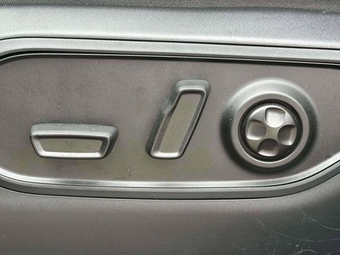 Used 2023 Jeep Grand Cherokee 4WD 4xe image 16