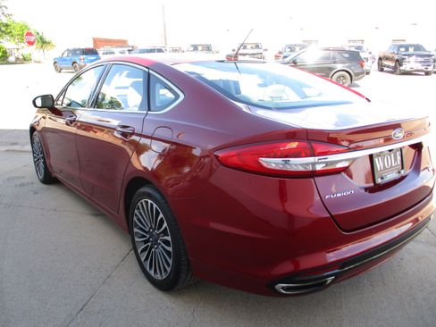 Used 2017 Ford Fusion SE w/ Fusion SE Technology Package AWD/4WD image 5