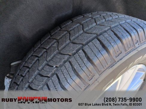 Used 2022 Chevrolet Traverse LT AWD/4WD image 9