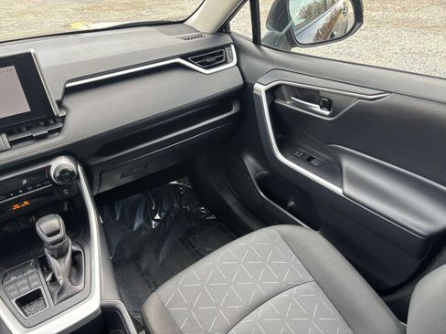 Used 2025 Toyota RAV4 XLE image 31