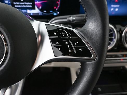 Certified 2025 Mercedes-Benz GLA 250 image 11