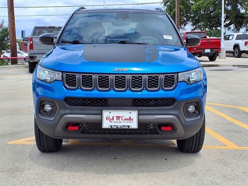 Used 2025 Jeep Compass Trailhawk w/ Trailer Tow Group AWD/4WD image 2