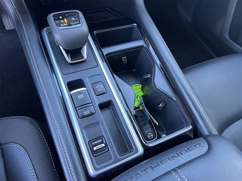 Certified 2024 Nissan Pathfinder SL image 16