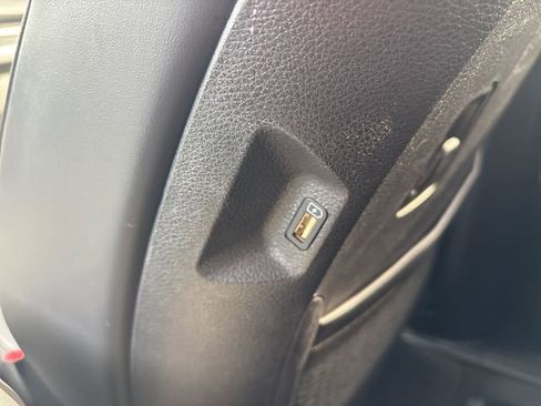Used 2024 Kia Carnival LX FWD image 23
