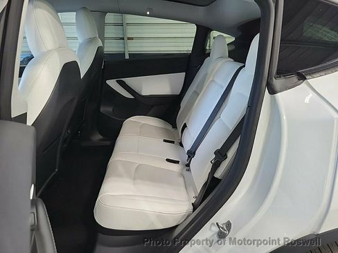 Used 2021 Tesla Model Y Long Range image 7