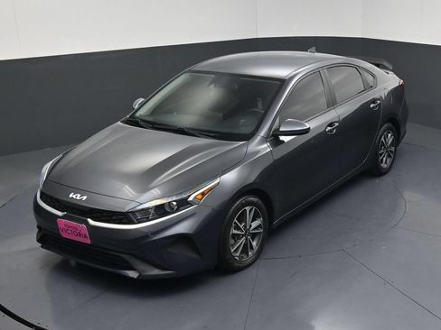 Used 2022 Kia Forte LXS FWD image 17