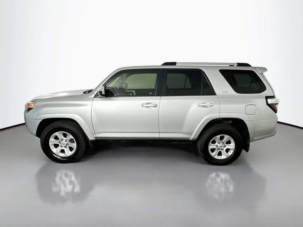 Used 2019 Toyota 4Runner SR5 AWD/4WD image 4