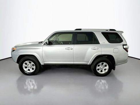 Used 2019 Toyota 4Runner SR5 AWD/4WD image 4