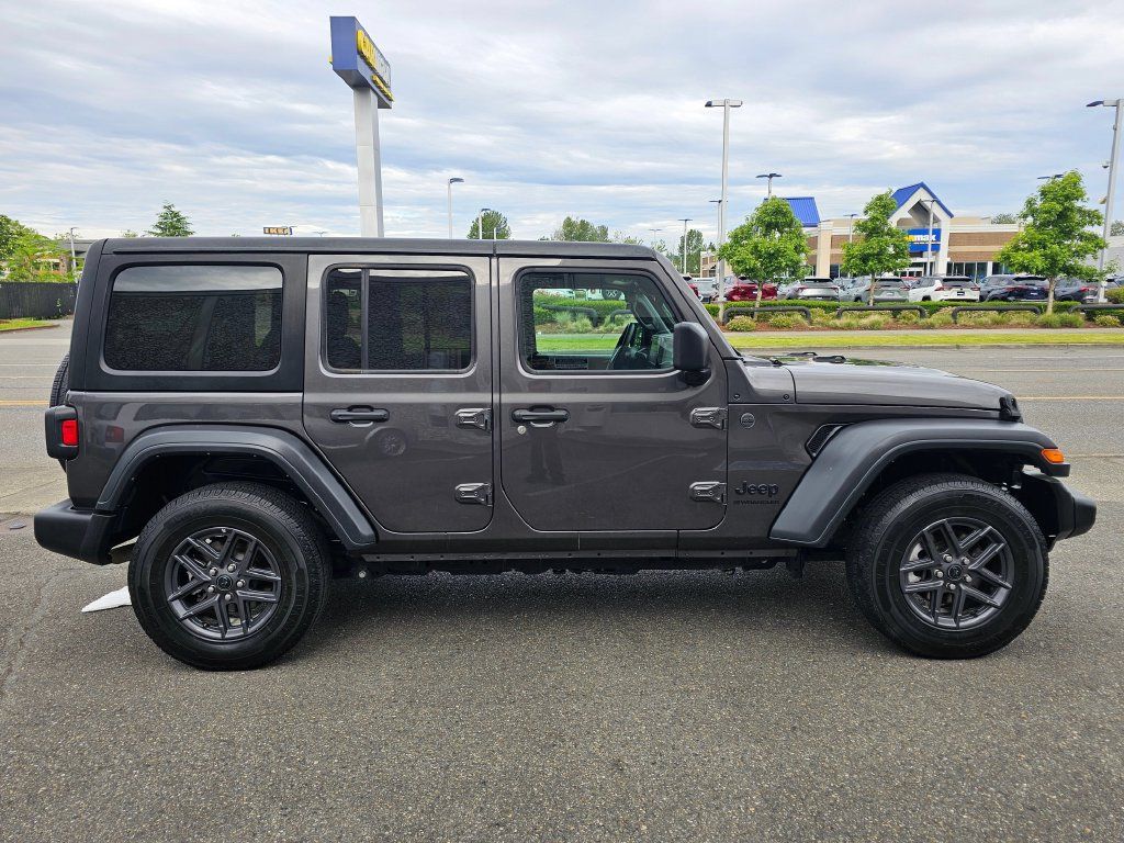 Used 2024 Jeep Wrangler Unlimited Sport AWD/4WD image 4