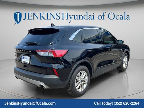 Used 2022 Ford Escape SE w/ Cold Weather Package FWD image 3
