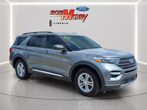 Used 2024 Ford Explorer XLT w/ Equipment Group 202A AWD/4WD image 3