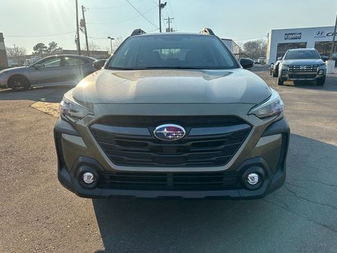 Used 2025 Subaru Outback Premium image 12
