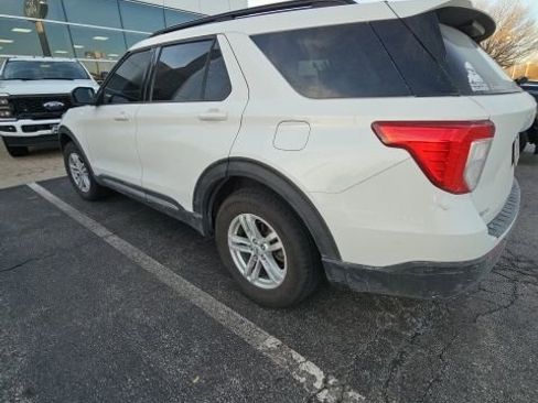 Used 2021 Ford Explorer XLT image 4