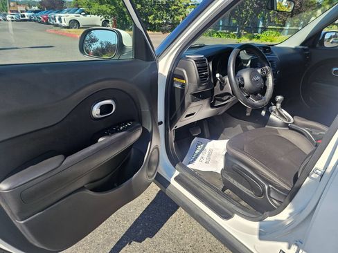 Used 2016 Kia Soul FWD image 17