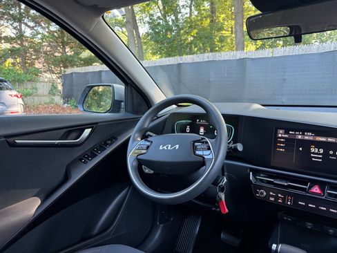 Used 2026 Kia Niro LX FWD image 32