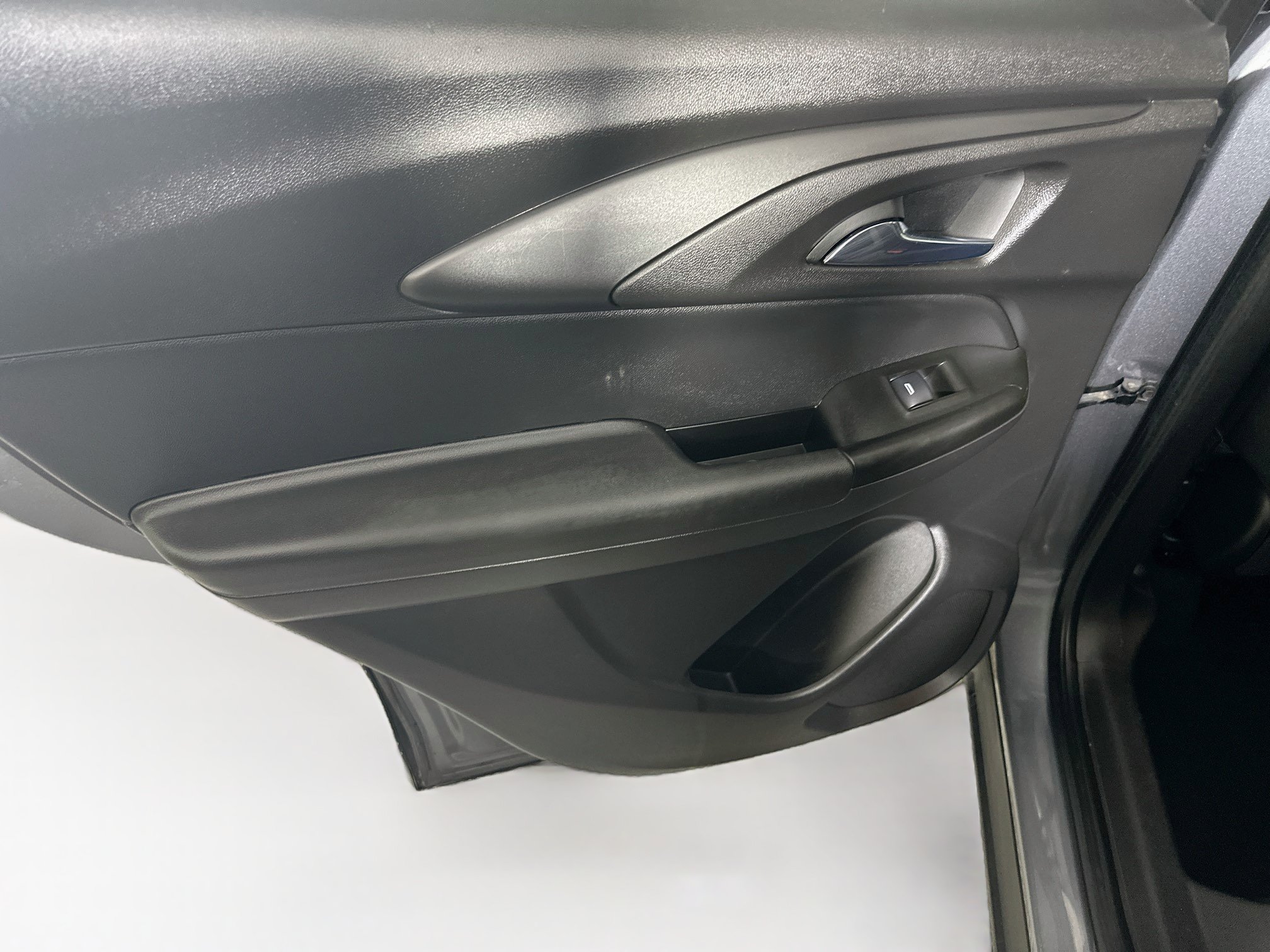 Used 2022 Chevrolet TrailBlazer LT w/ LPO, Blackout Package FWD image 25