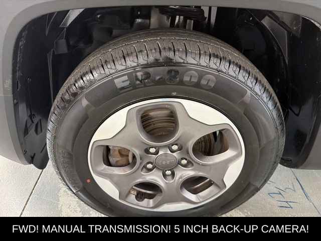 Used 2016 Jeep Renegade Latitude FWD image 4