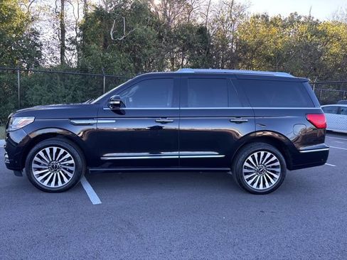 Used 2021 Lincoln Navigator Reserve w/ Luxury Package image 2