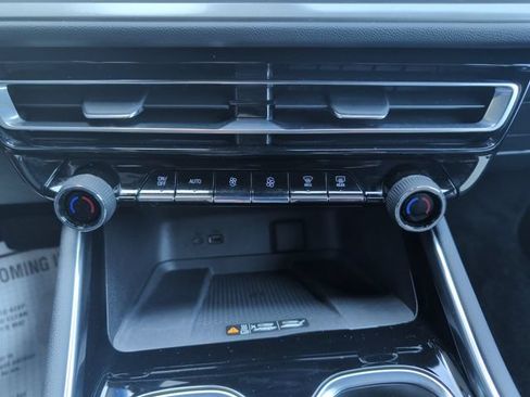 Used 2024 Chevrolet Traverse LT w/ LPO, Floor Liner Package AWD/4WD image 19