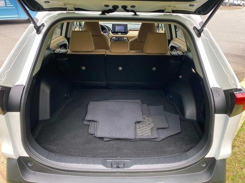 Used 2022 Toyota RAV4 XLE FWD image 28