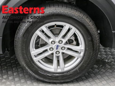 Used 2023 Ford Explorer XLT w/ Equipment Group 202A image 8