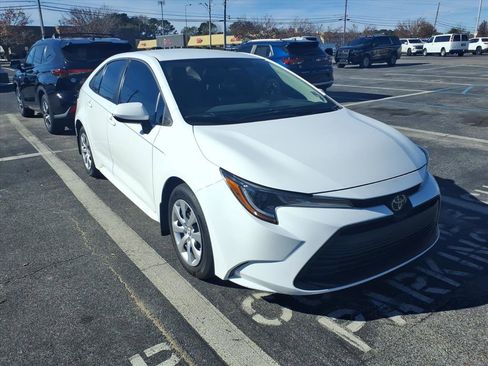 Used 2025 Toyota Corolla LE image 3