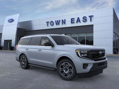 New 2025 Ford Expedition Active image 7