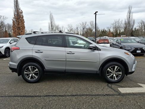 Used 2018 Toyota RAV4 XLE image 7