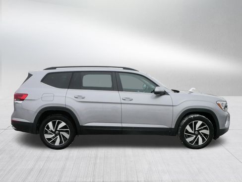 Certified 2025 Volkswagen Atlas SE image 8