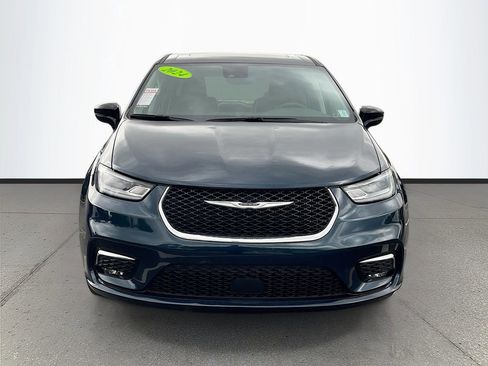 Used 2024 Chrysler Pacifica Limited image 2