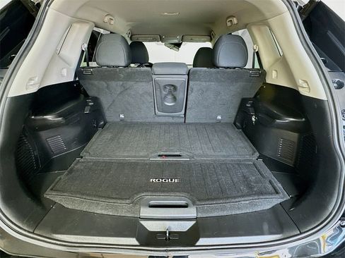 Used 2019 Nissan Rogue SV image 24