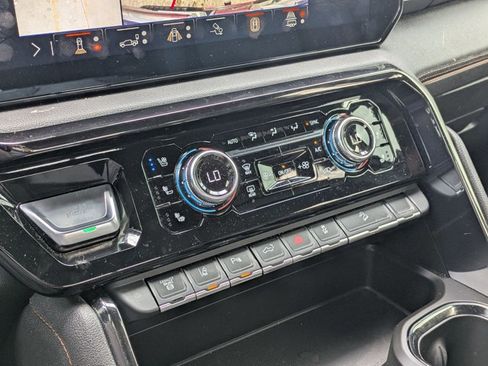 Used 2024 GMC Sierra 2500 AT4 w/ AT4 Premium Plus Package image 13