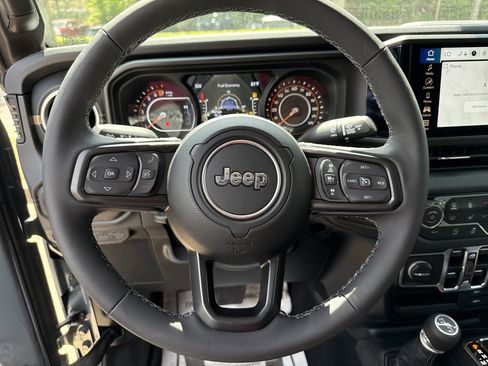 New 2025 Jeep Gladiator Sport w/ Premium Package AWD/4WD image 25