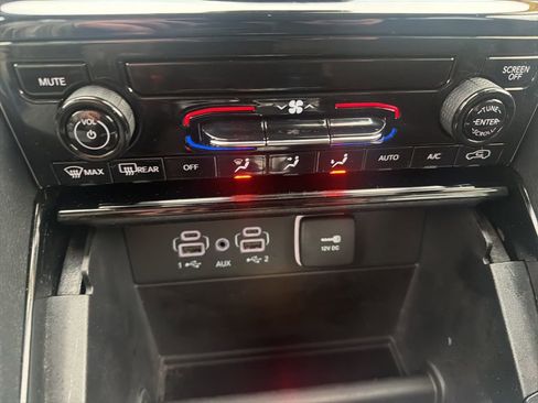 Used 2023 Jeep Grand Cherokee L Laredo image 17