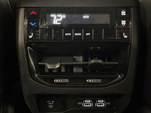 Used 2023 Jeep Grand Cherokee L Limited w/ Luxury Tech Group II AWD/4WD image 36