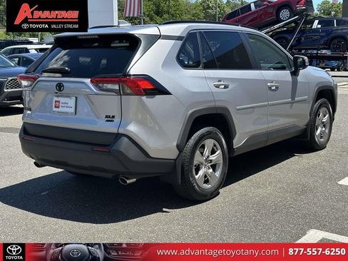 Used 2022 Toyota RAV4 XLE AWD/4WD image 7