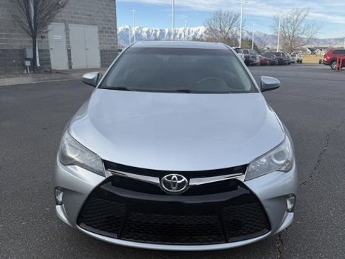 Used 2016 Toyota Camry SE image 7