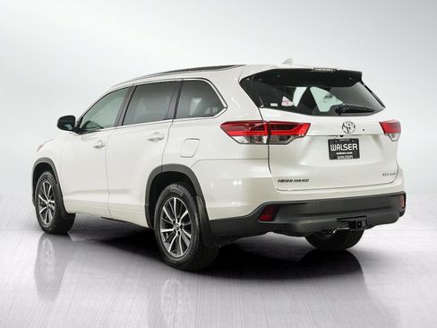 Used 2018 Toyota Highlander XLE AWD/4WD image 3