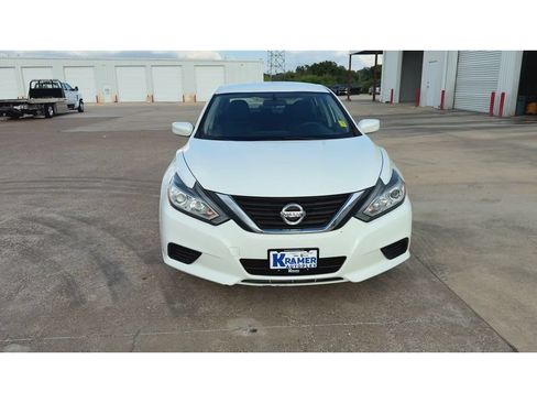 Used 2018 Nissan Altima 2.5 S w/ S Convenience Package FWD image 3