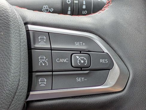 Used 2025 Jeep Compass Trailhawk w/ Trailhawk Elite Group AWD/4WD image 29