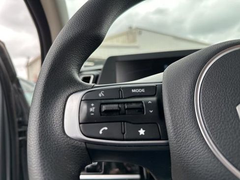 Certified 2025 Kia Sportage LX image 6