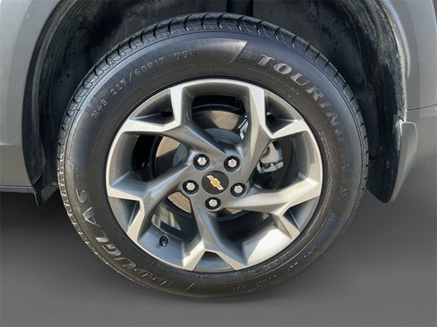 Used 2025 Chevrolet Trax LT w/ Driver Confidence Package image 8
