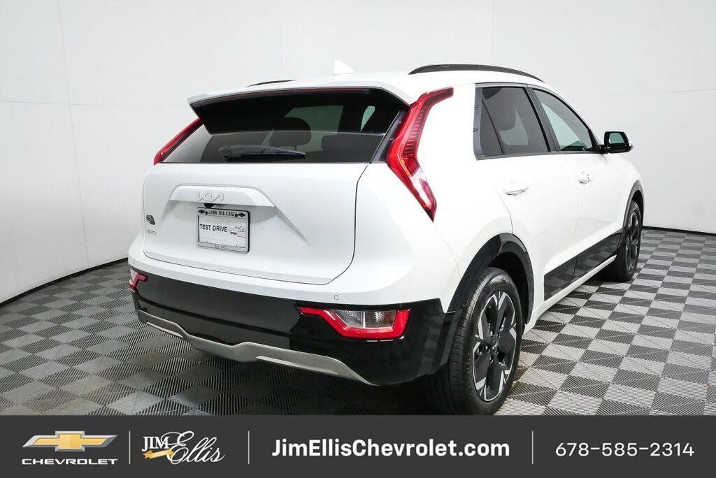 Used 2023 Kia Niro Wind w/ Wind Preserve Package FWD image 3