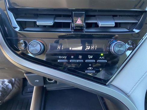 Used 2024 Toyota Camry SE image 22