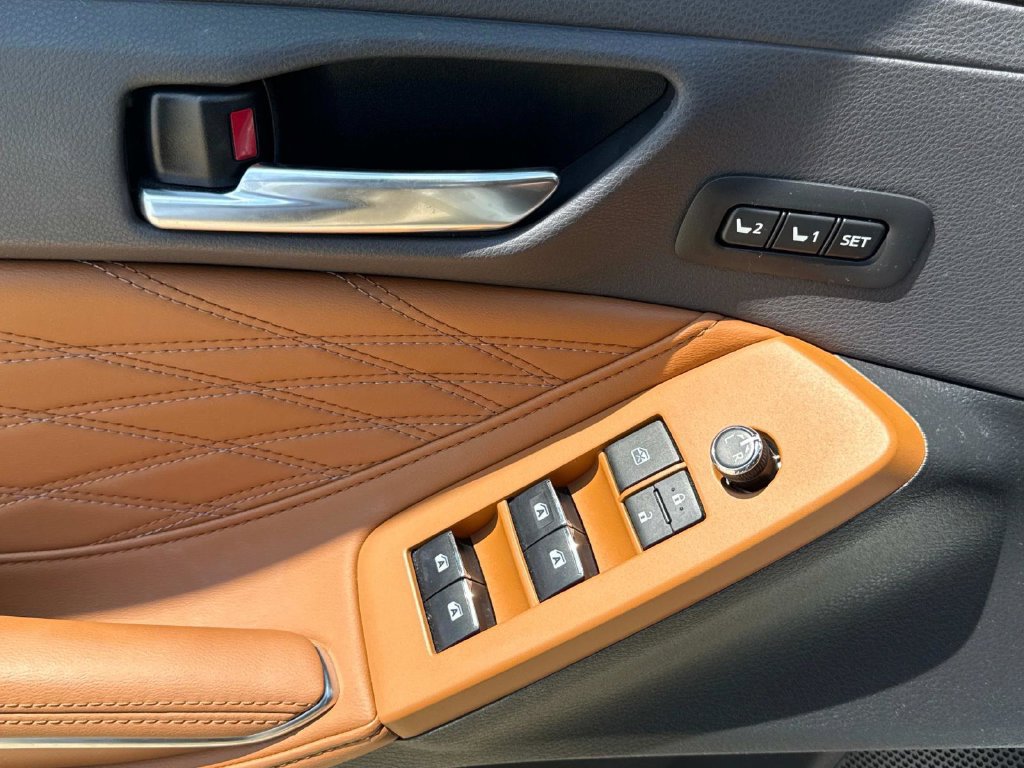 Used 2019 Toyota Avalon Limited FWD image 22