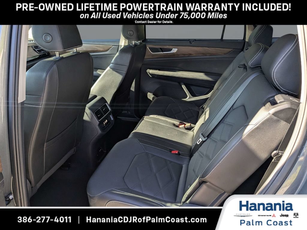 Used 2025 Volkswagen Atlas SE AWD/4WD image 14