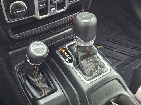 Used 2023 Jeep Gladiator Overland AWD/4WD image 22