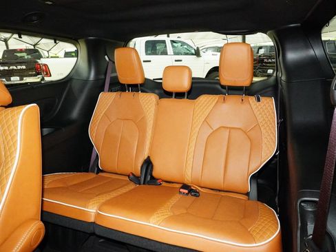 Used 2024 Chrysler Pacifica Pinnacle w/ Trailer Tow Group image 30