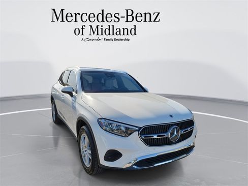 Used 2025 Mercedes-Benz GLC 300 4MATIC image 1