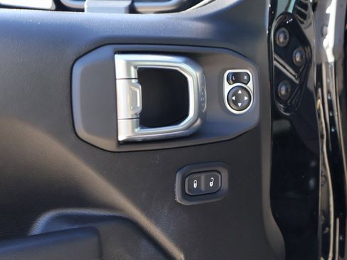 Used 2024 Jeep Gladiator Mojave w/ Technology Group image 21